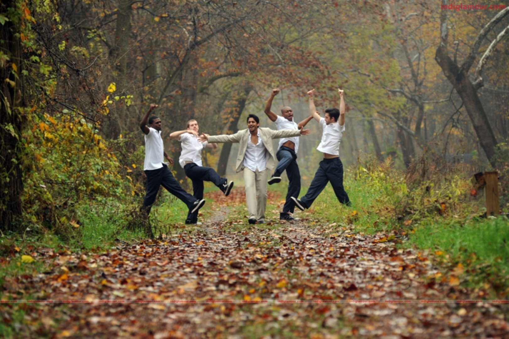 Yemaaya Chesave Movie hd photo