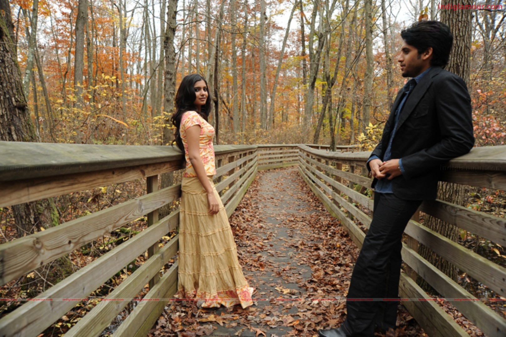 Yemaaya Chesave Movie hd photo