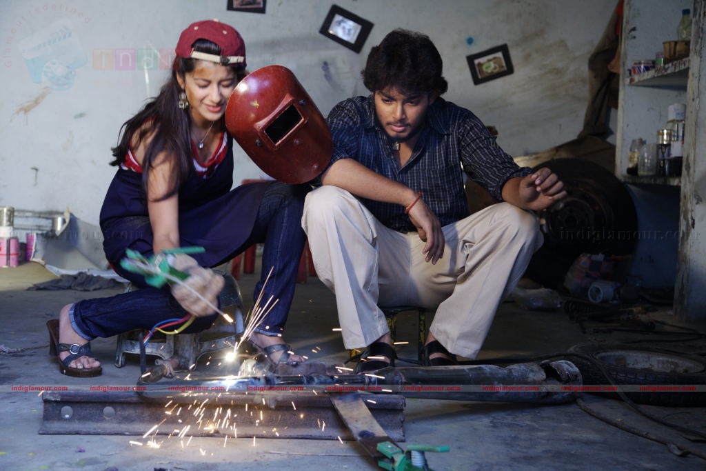 Mouna Raagam Movie hd photo