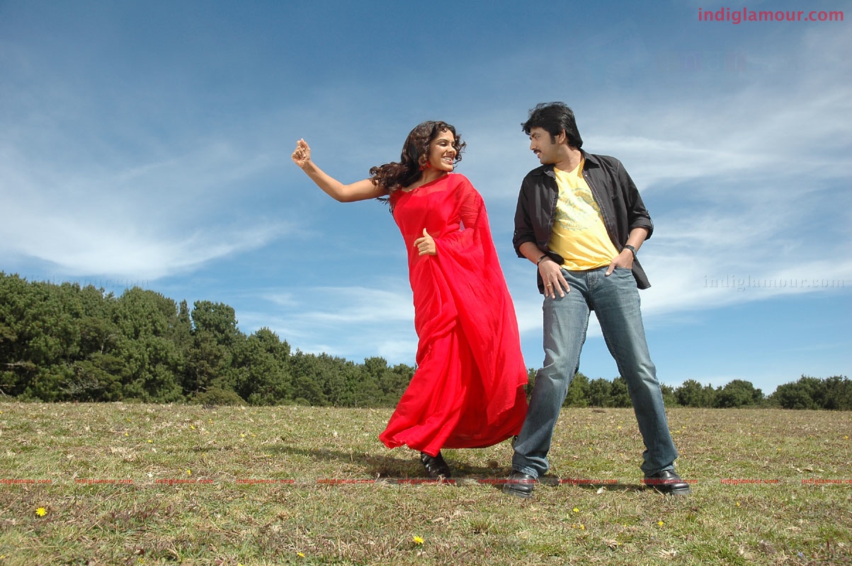 Hasini Movie hd photo