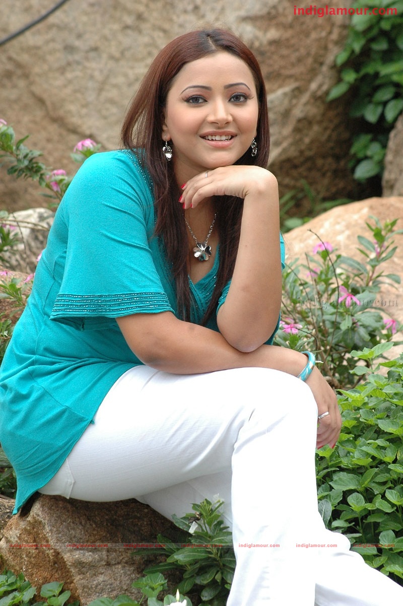 Nuvuekkadaunte Nenu Akkadaunta Movie hd photo