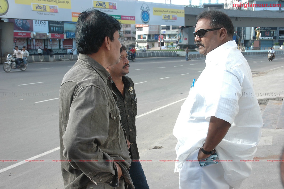 Nuvuekkadaunte Nenu Akkadaunta Movie hd photo