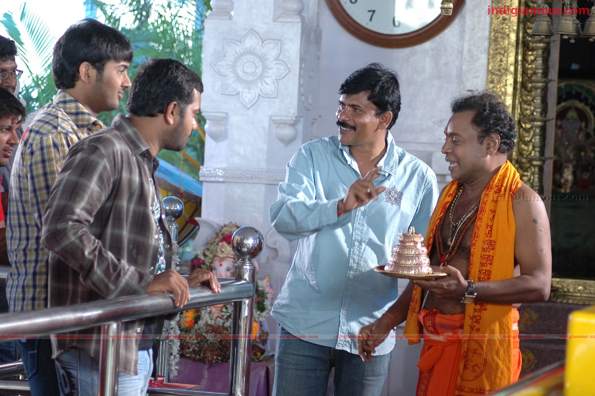 Nuvuekkadaunte Nenu Akkadaunta Movie hd photo