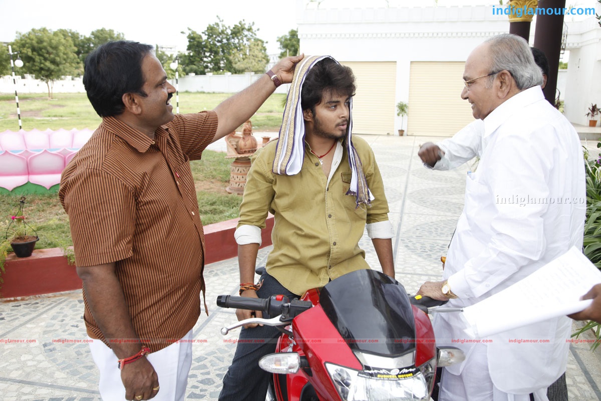 Manchivaadu Movie hd photo
