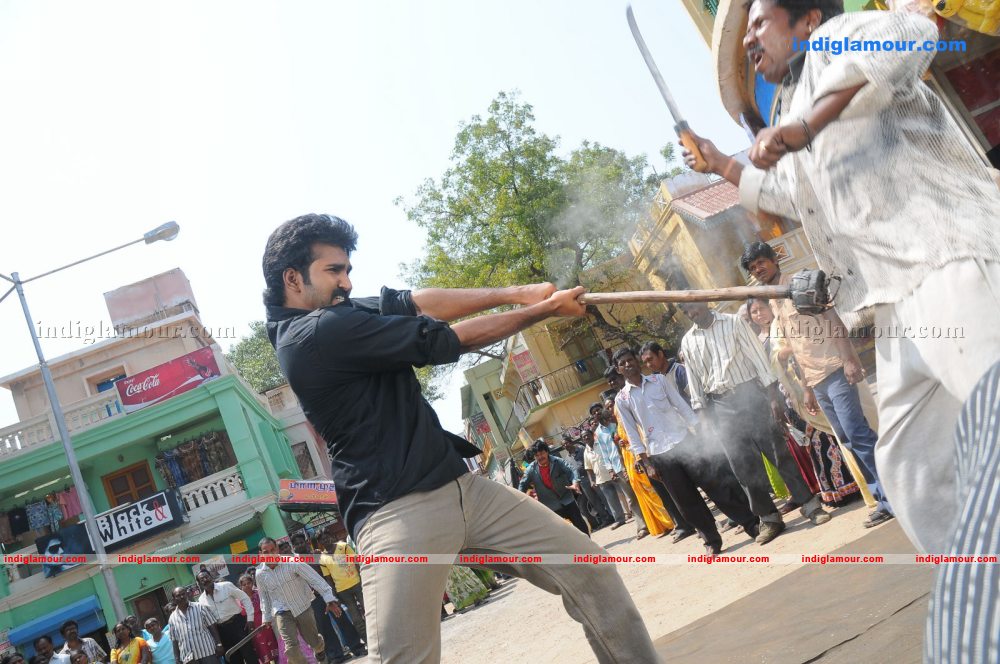 Chelagatam Movie hd photo
