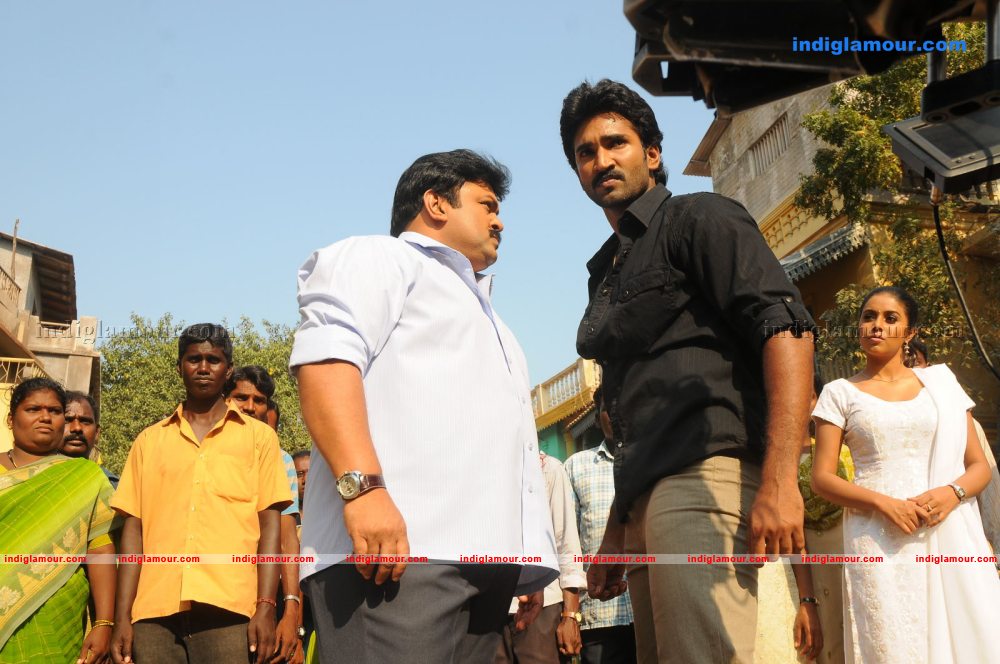 Chelagatam Movie hd photo