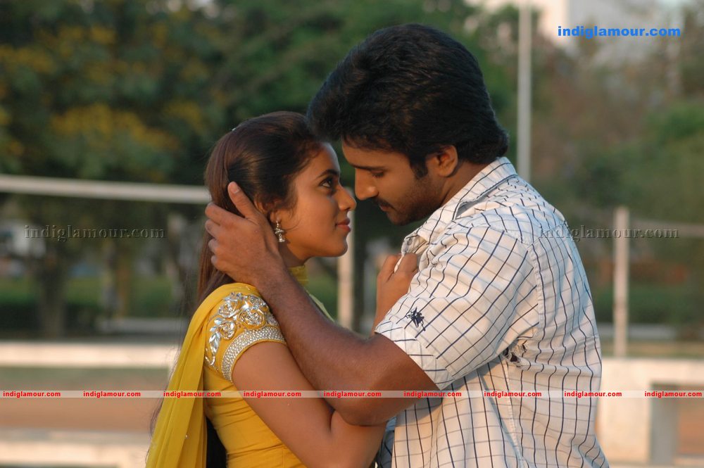 Chelagatam Movie hd photo