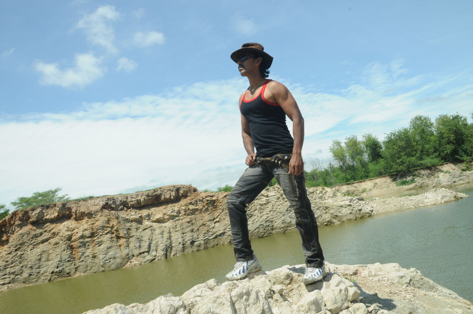 Gatham Movie hd photo