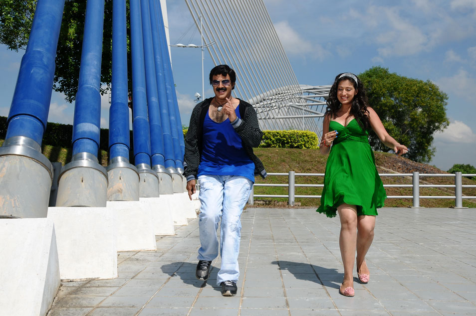 Adhinayakudu Movie hd photo