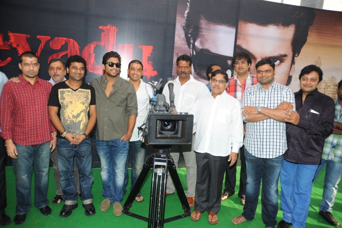 Yevadu Movie hd photo