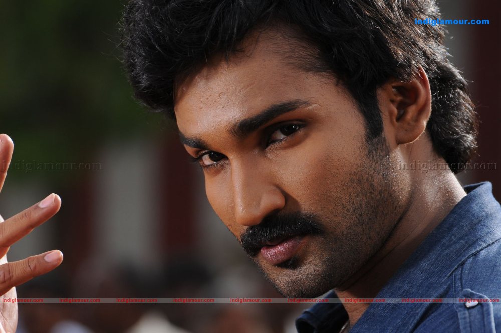 Chelagatam Movie hd photo