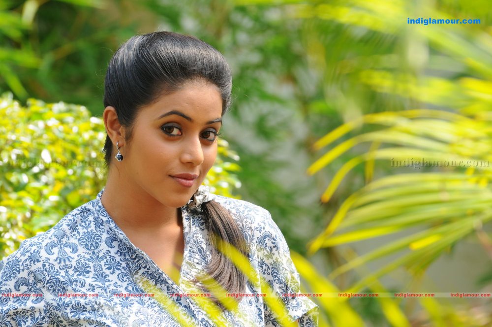 Chelagatam Movie hd photo