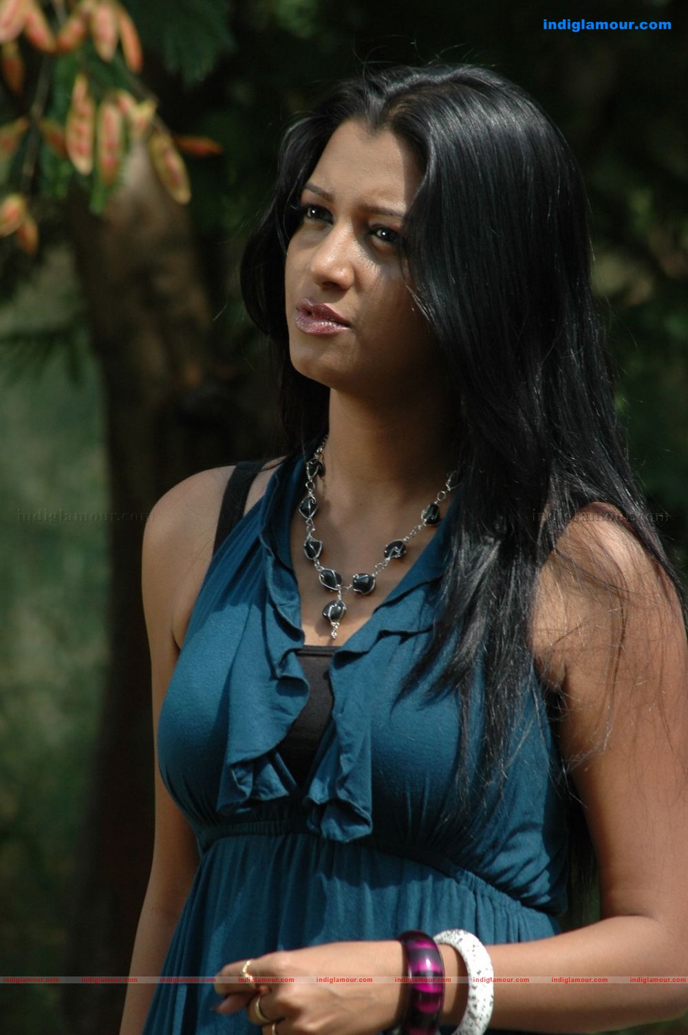 Love Chesthe Movie hd photo