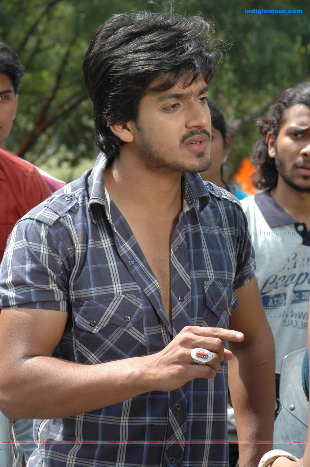 Love Chesthe Movie hd photo