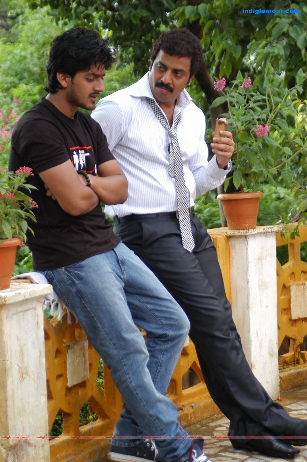 Love Chesthe Movie hd photo