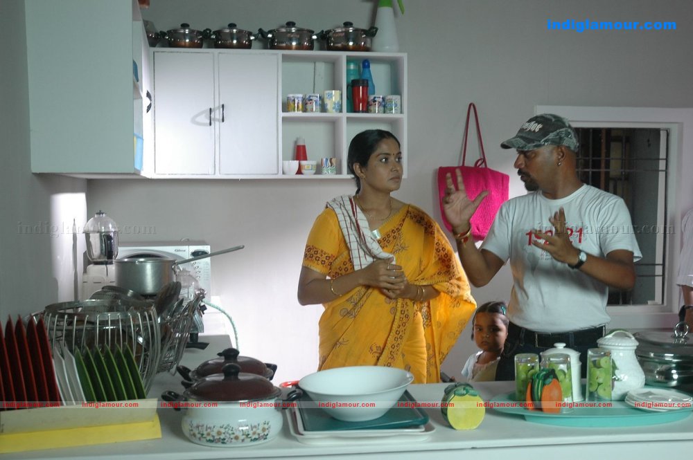 Love Chesthe Movie hd photo
