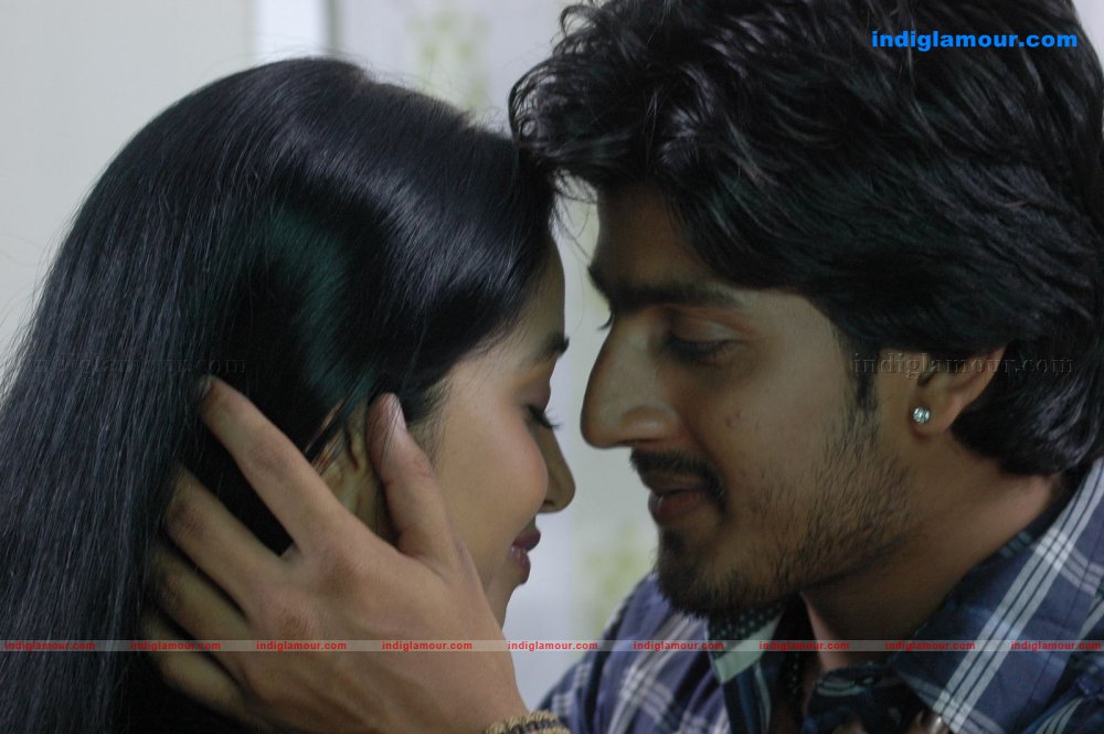 Love Chesthe Movie hd photo
