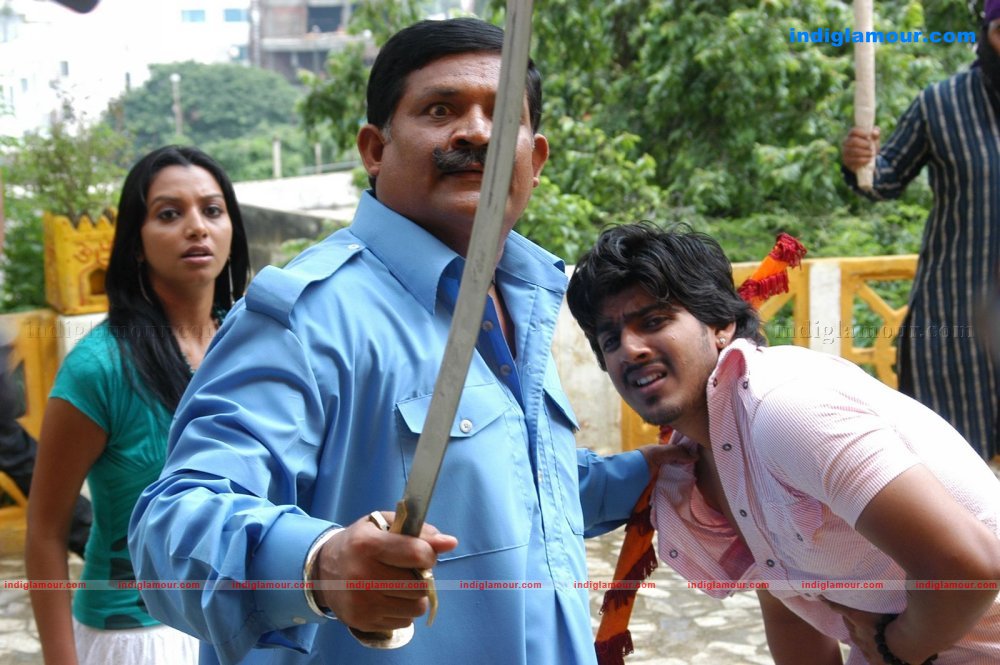 Love Chesthe Movie hd photo