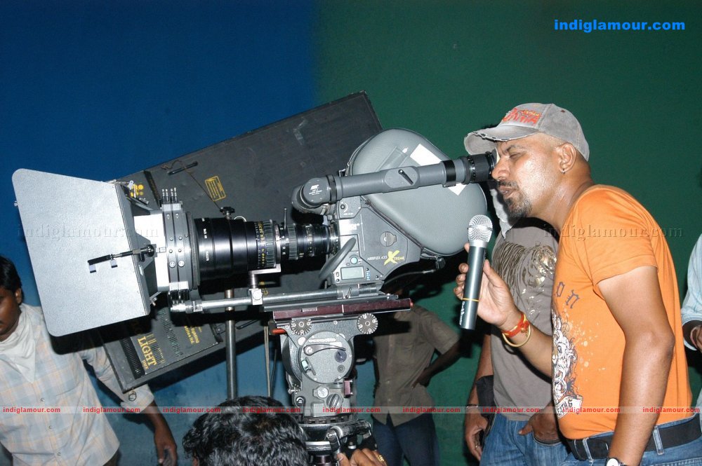 Love Chesthe Movie hd photo