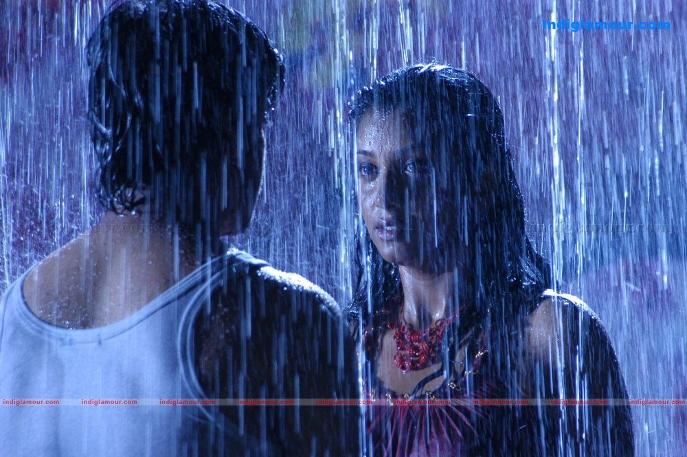 Love Chesthe Movie hd photo