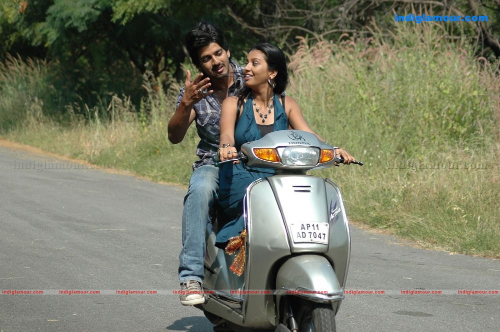 Love Chesthe Movie hd photo