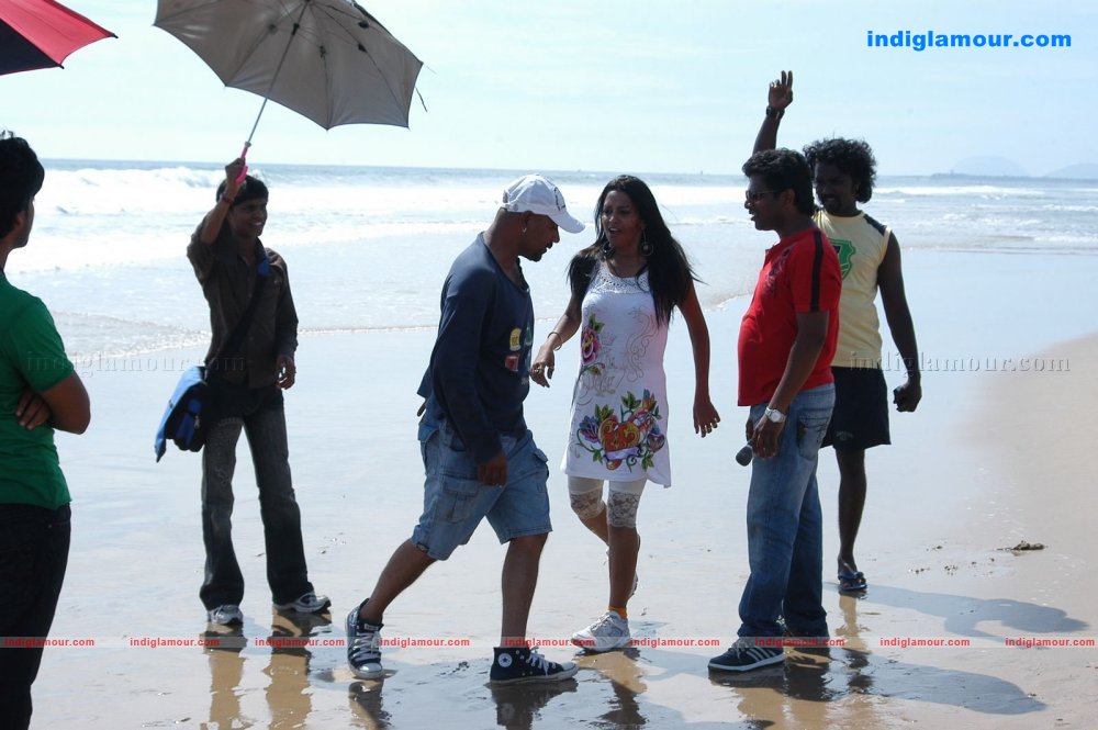 Love Chesthe Movie hd photo