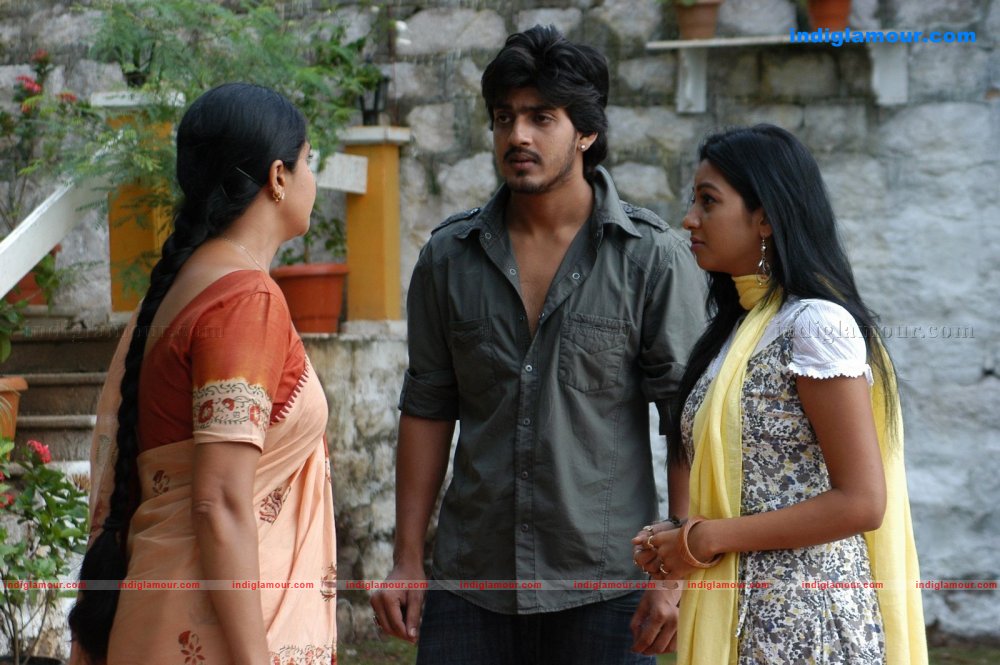 Love Chesthe Movie hd photo