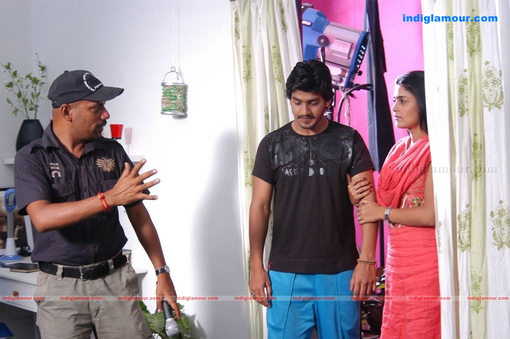 Love Chesthe Movie hd photo