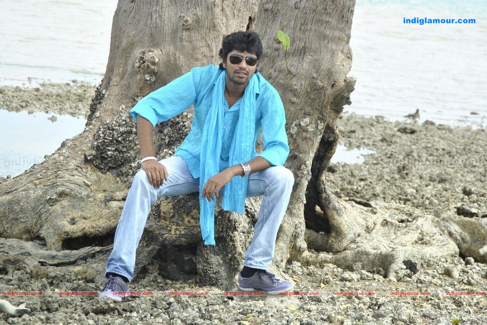 Aha Naa Pellanta Movie hd photo
