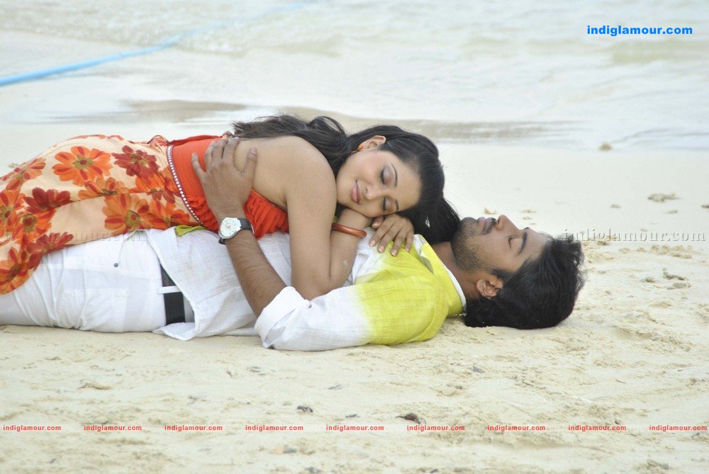 Aha Naa Pellanta Movie hd photo