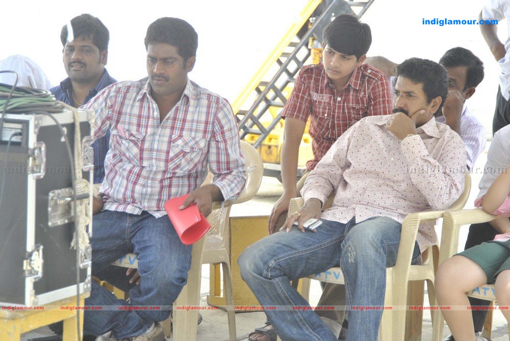 Aha Naa Pellanta Movie hd photo