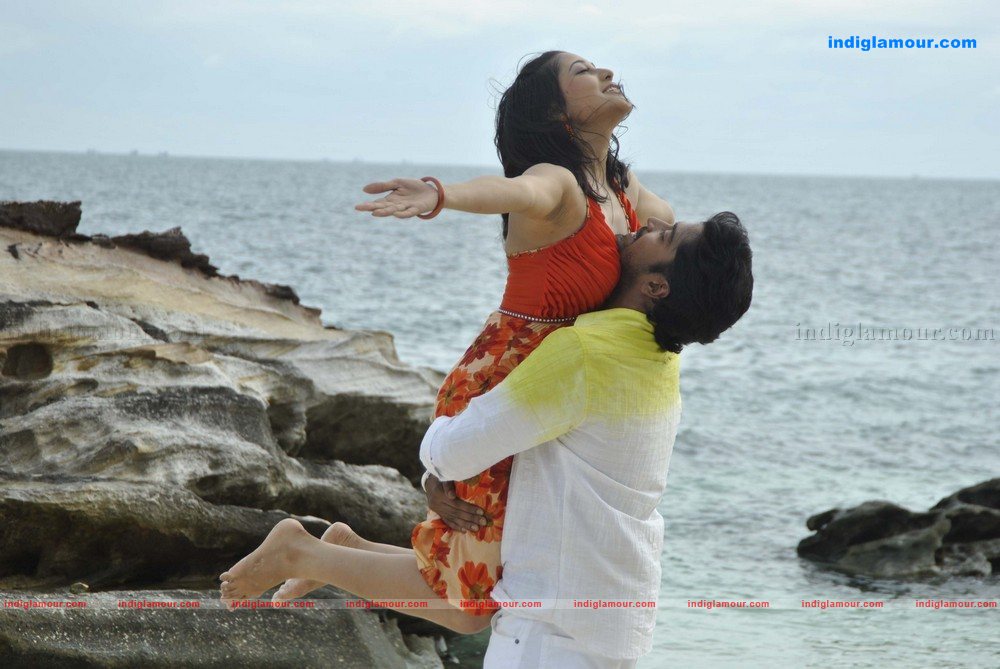 Aha Naa Pellanta Movie hd photo