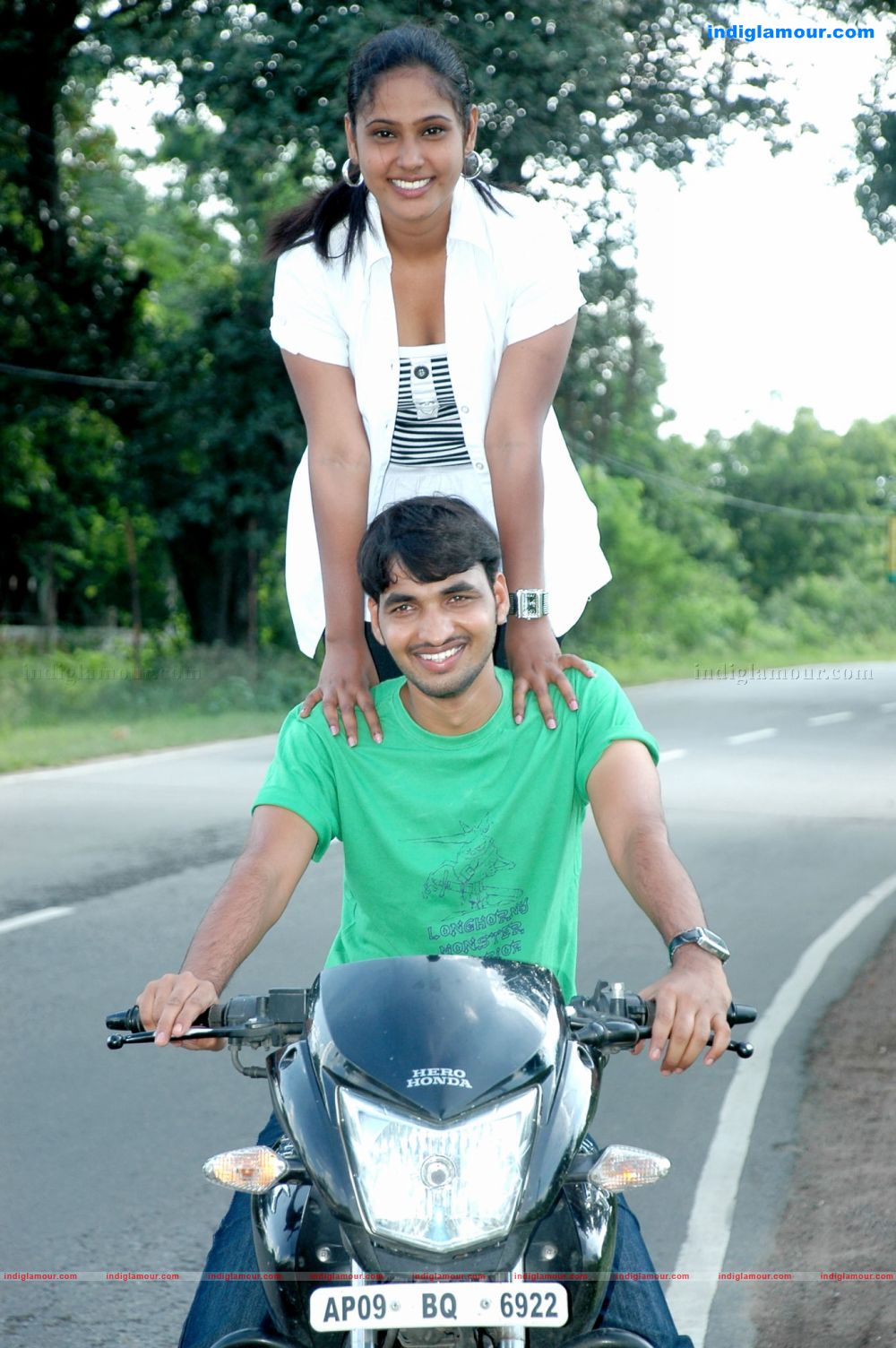 Chilipi Allarilo Chinni Aasa Movie hd photo