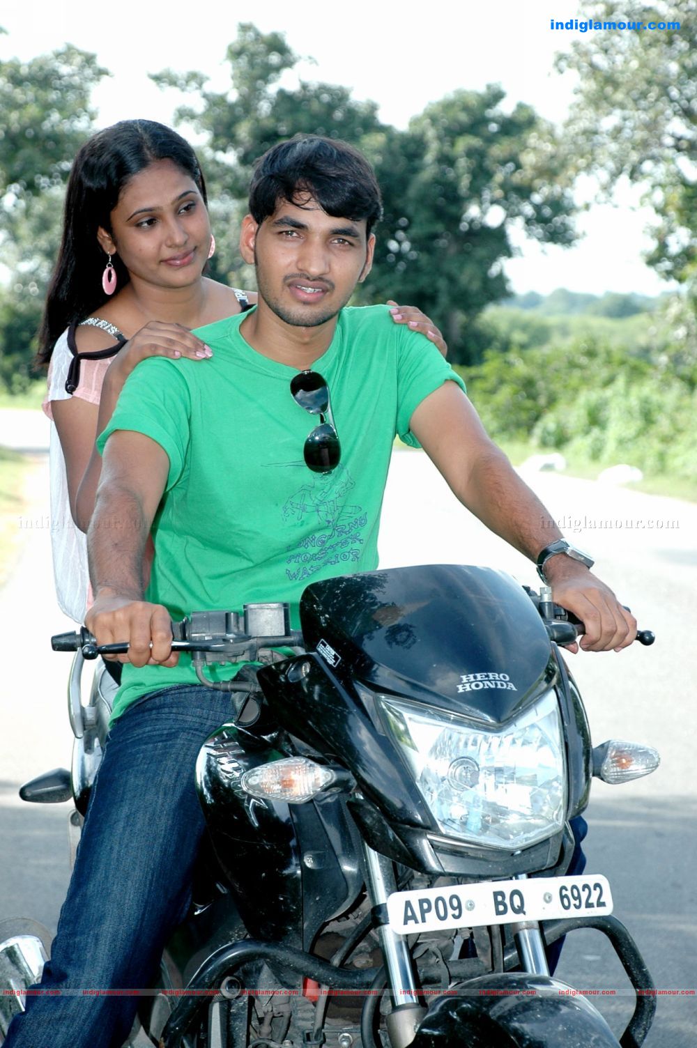 Chilipi Allarilo Chinni Aasa Movie hd photo