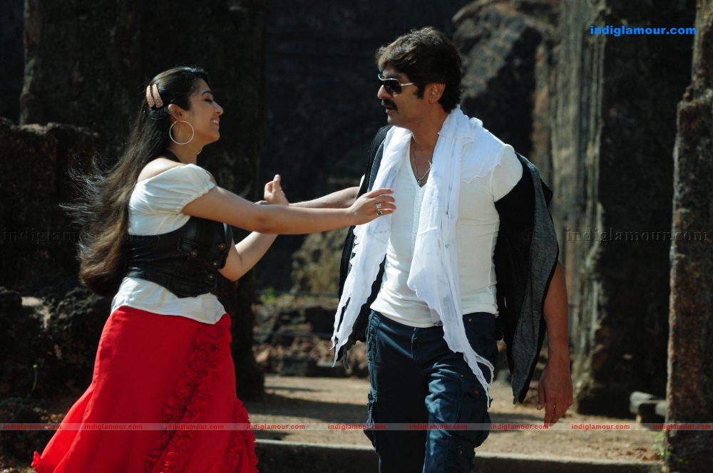 Nagaram Nidra Potunna Vela Movie hd photo