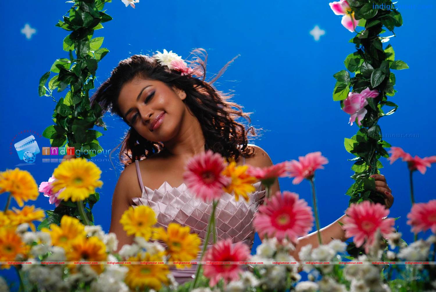Nirantharam Nee Oohale Movie hd photo
