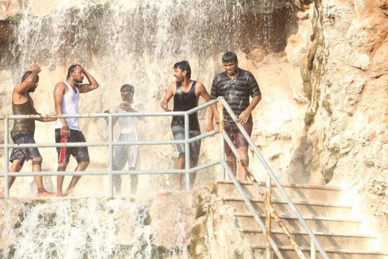 Naluguru Snehitula Katha Movie hd photo