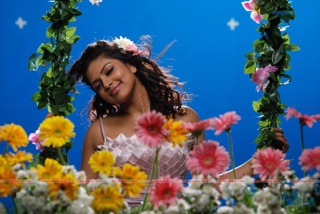 Nirantharam Nee Oohale Movie hd photo