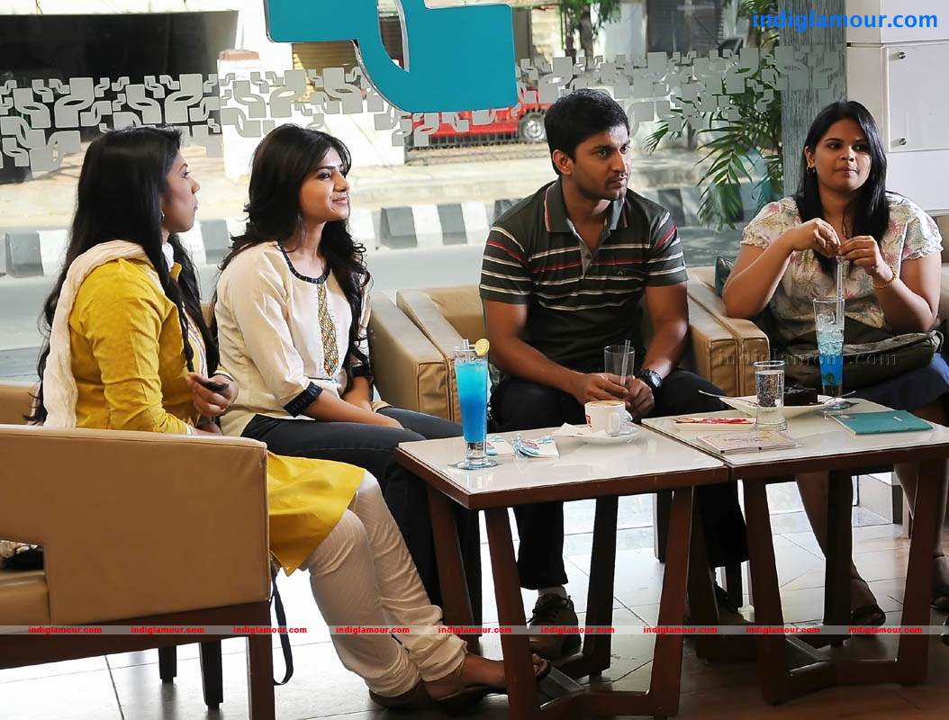 Yeto Vellipoyindi Manasu Movie hd photo