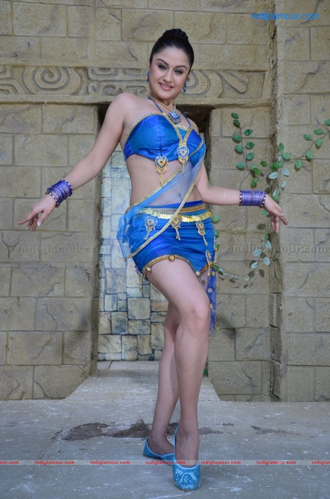 Kathanayaki Movie hd photo