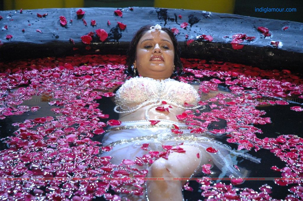 Kathanayaki Movie hd photo