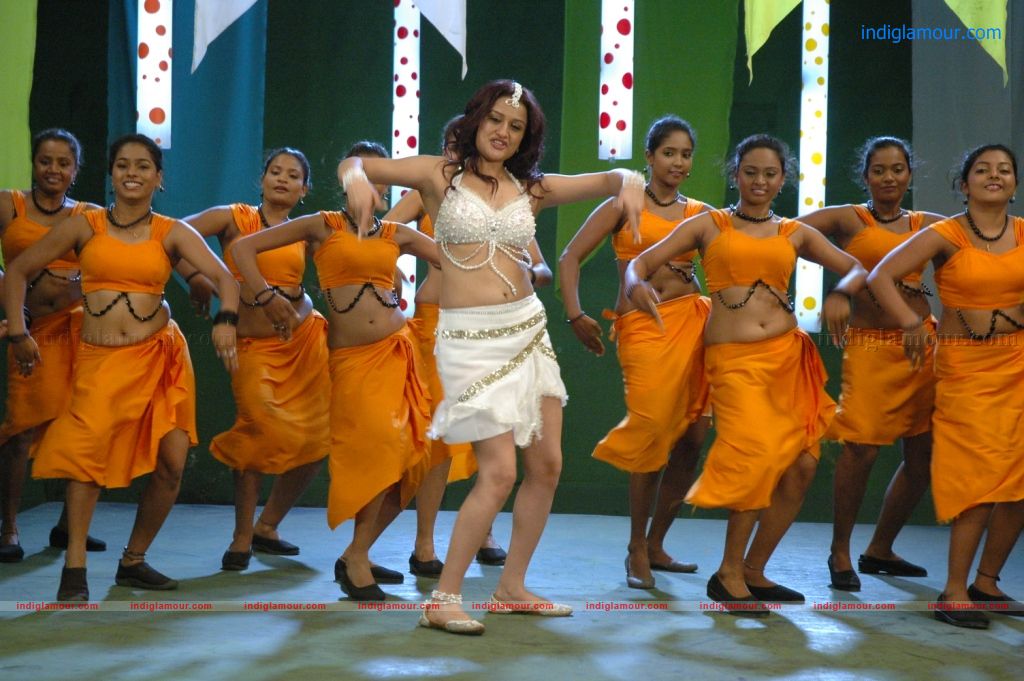 Kathanayaki Movie hd photo