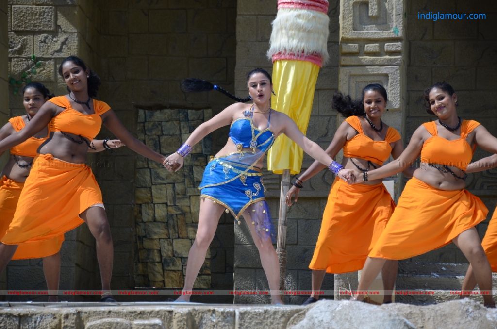 Kathanayaki Movie hd photo