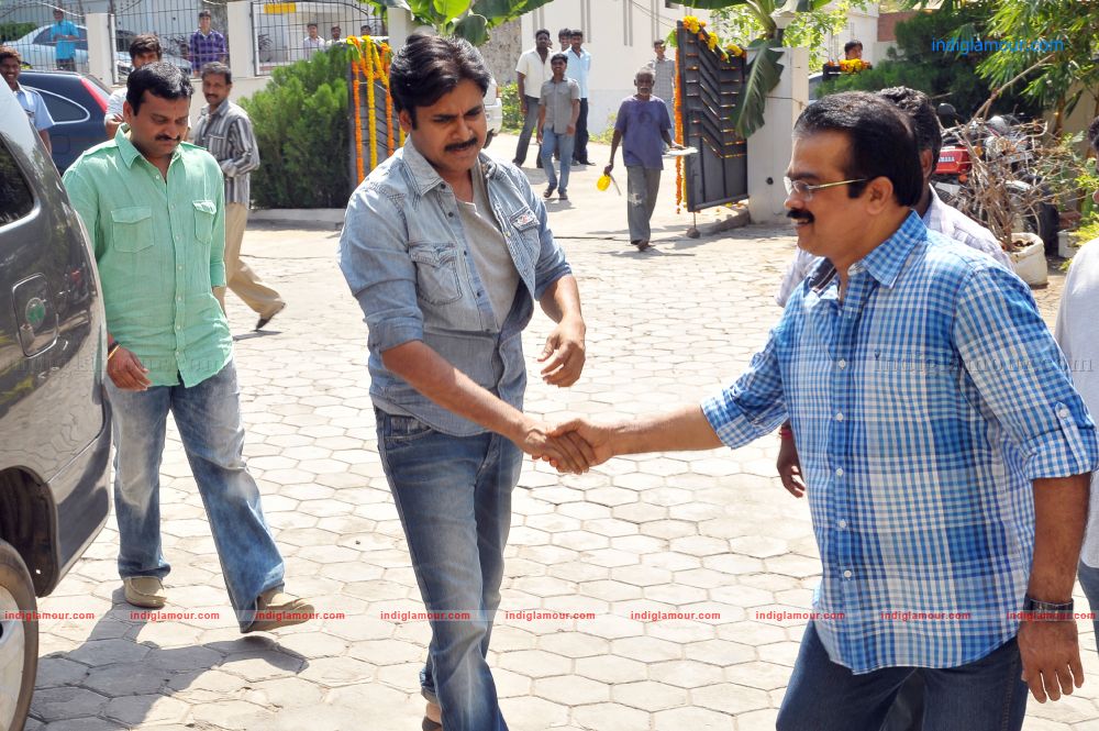 Cameraman Ganga Tho Rambabu Movie hd photo