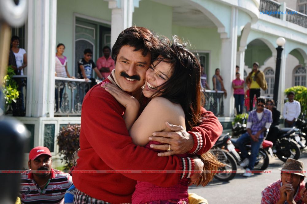 Adhinayakudu Movie hd photo