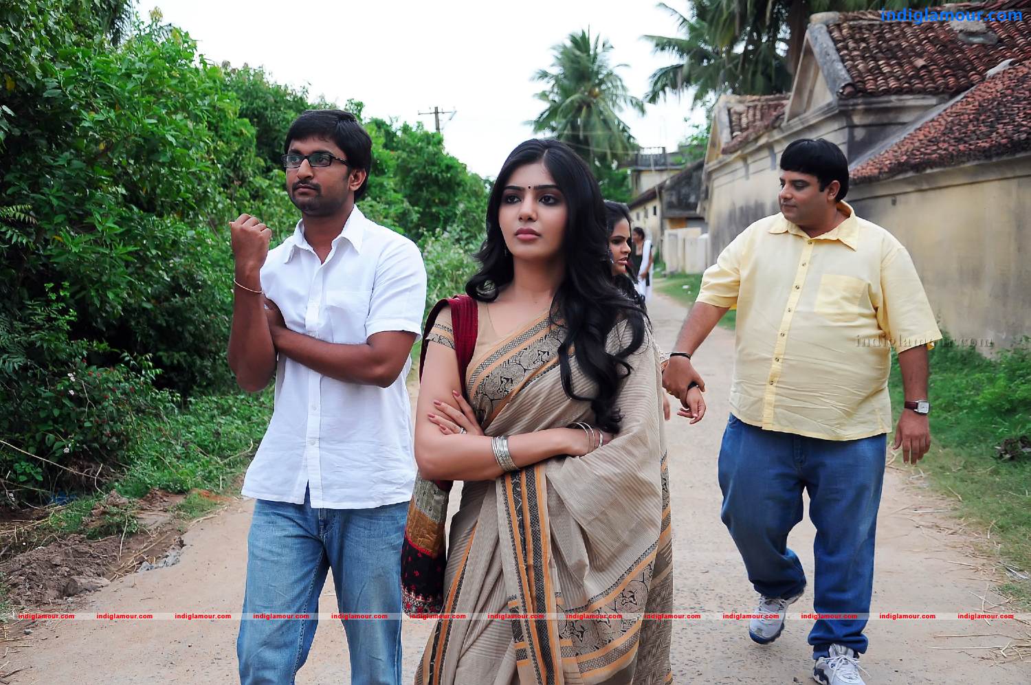 Yeto Vellipoyindi Manasu Movie hd photo