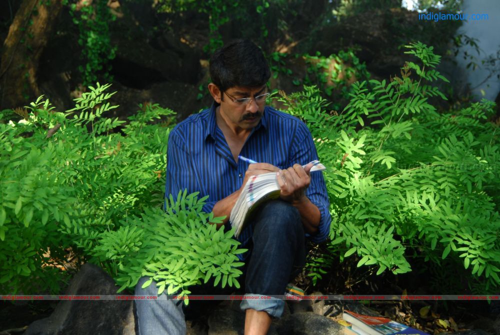 Aaru Movie hd photo