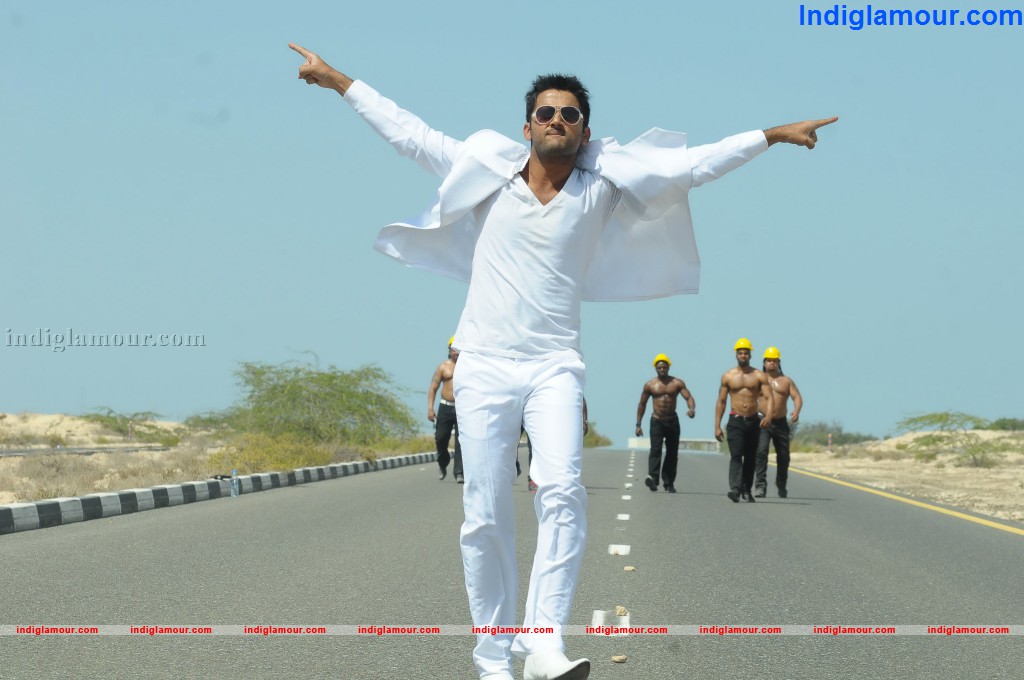Gunde Jaari Gallanthayyinde Movie hd photo