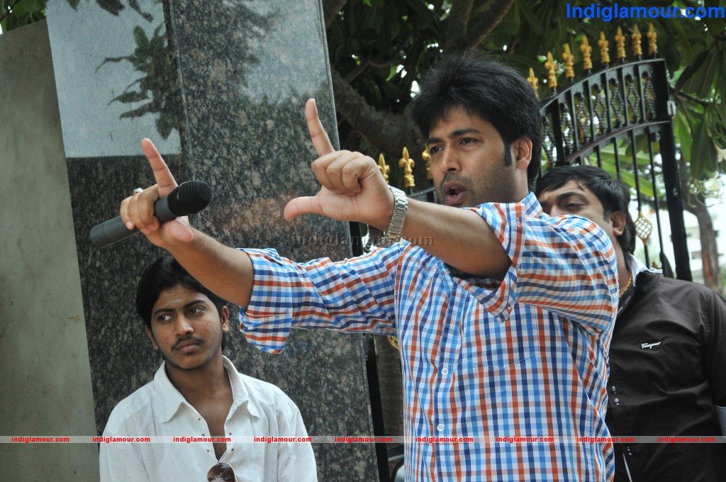 Anandam Malli Modalaindi Movie hd photo
