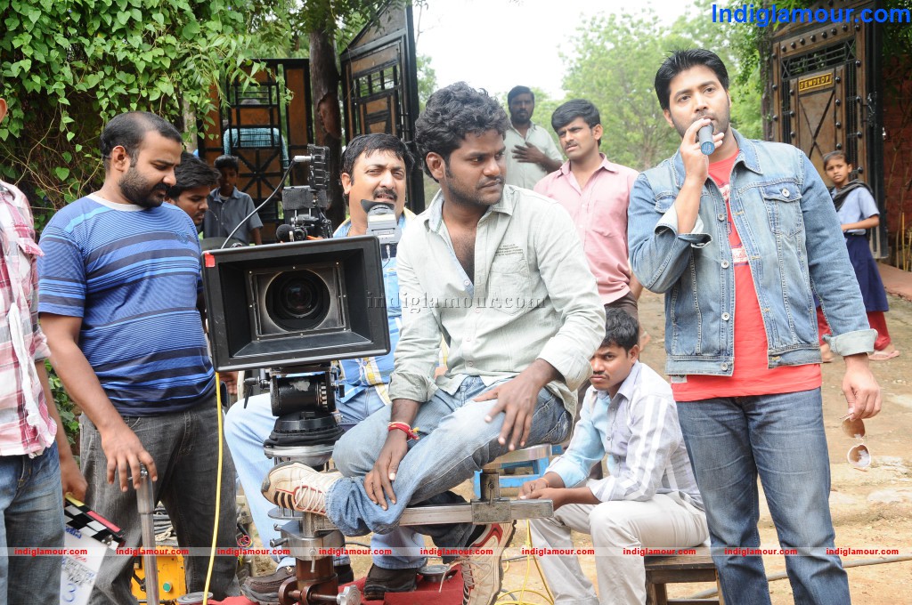 Anandam Malli Modalaindi Movie hd photo